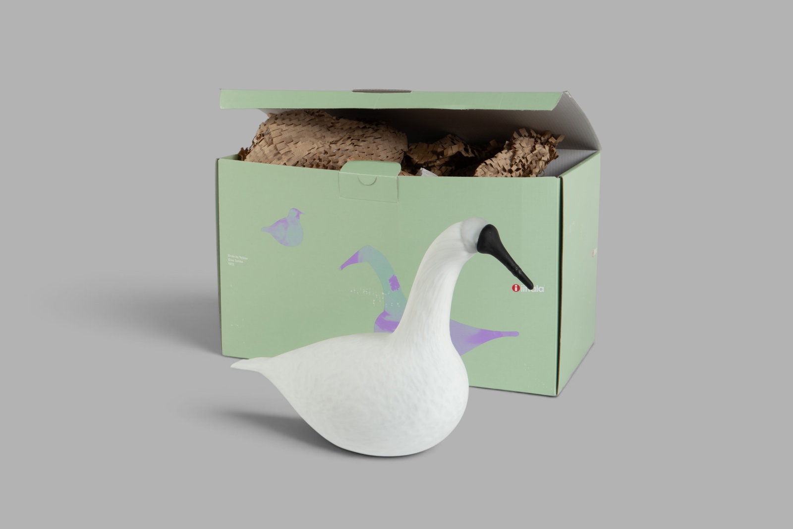 Oiva Toikka for Iittala Glass "Whooper Swan".: The original box is included. The swan's beak has been repaired. The measurements of the bird are 12" x 4 3/4" x 8 3/8". In-house shipping is available. To receive the best shipping rate on this