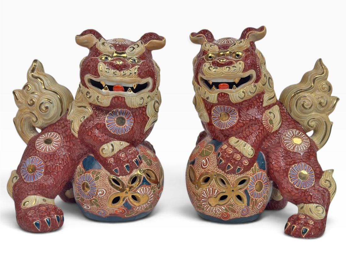 Pair Vintage Japanese Kutani Foo Dog Sculptures. (1 of 5)