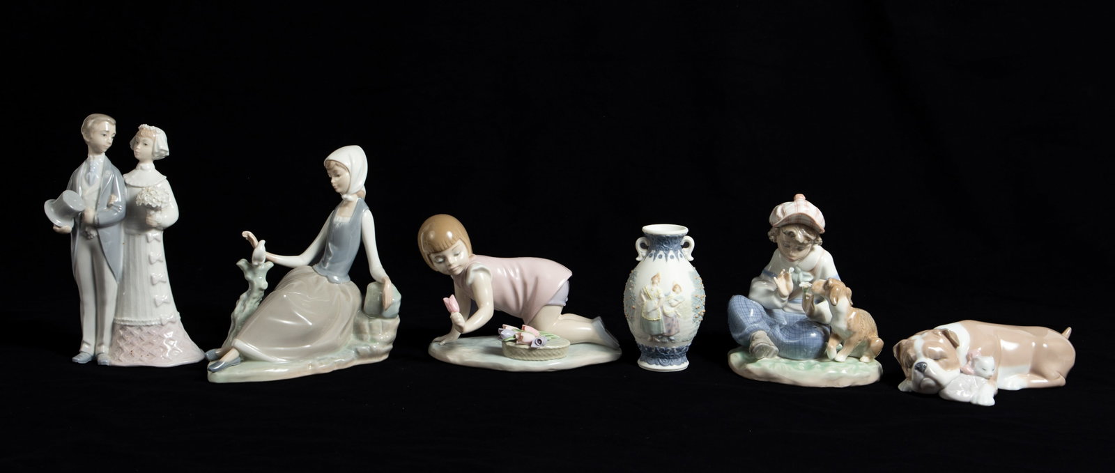 Lot of 6 Lladro Items - Figurines & Vase. (1 of 11)