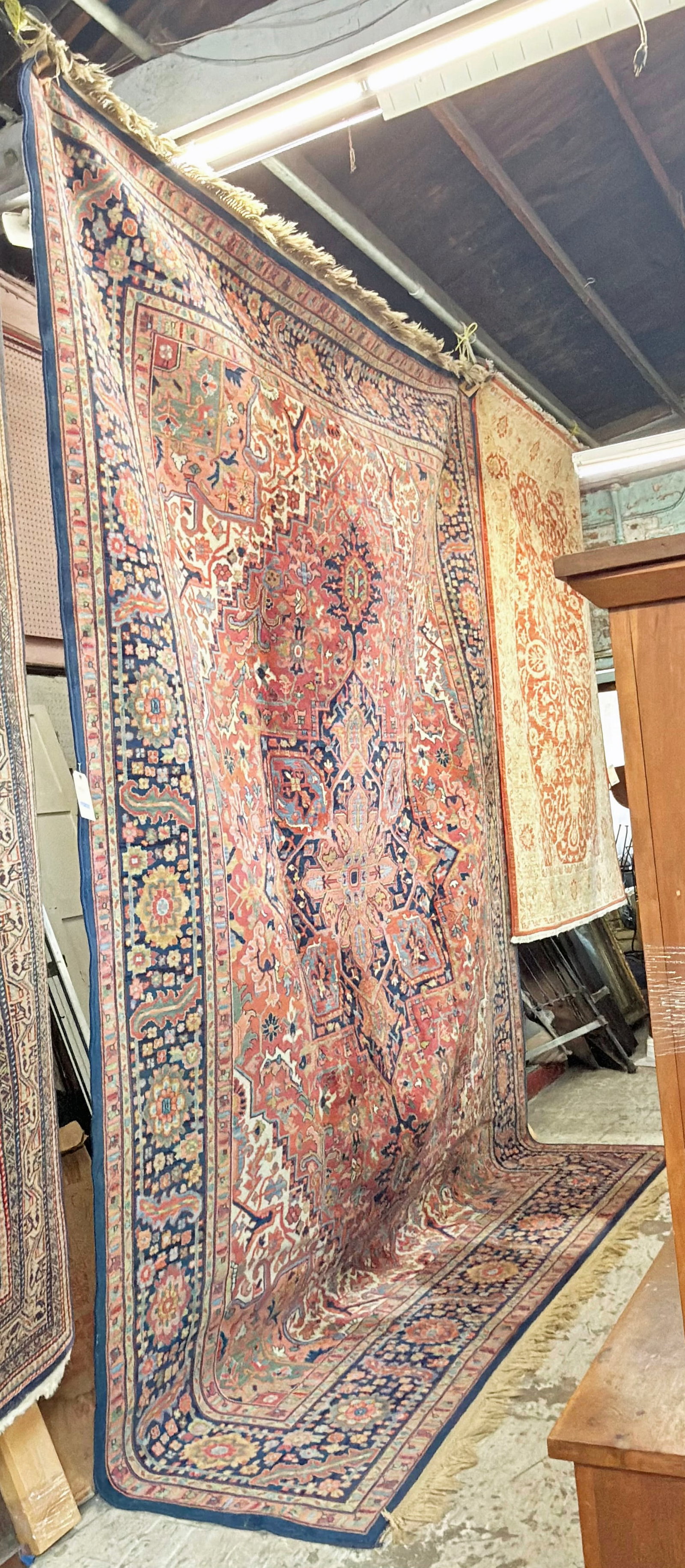 10' 1" x 14' Karastan Rug.: The rug looks to be in good overall condition. In-house shipping is available. To receive the best shipping rate on this item, please check the "Self Arranged" button at checkout. Our in-house