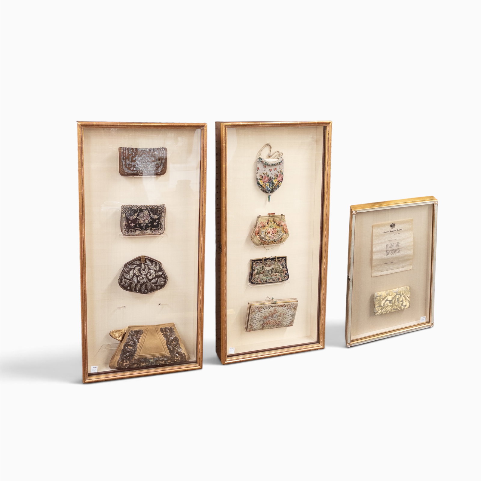 Lot of 9 Vintage Handbags in Display Cases. (1 of 9)