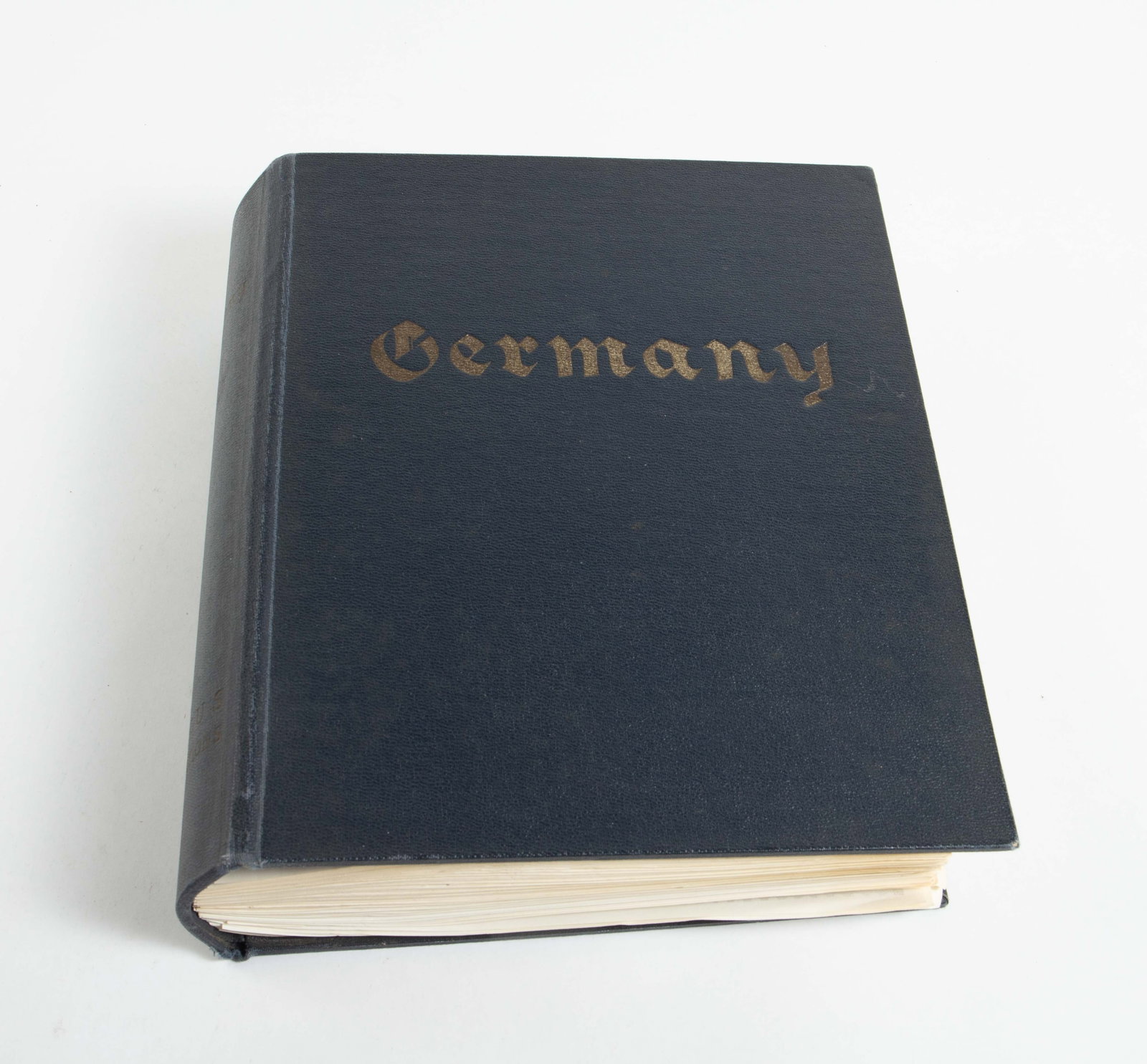 Binder Full of German Postage Stamps.: This binder has over 140 double-sided pages chock full of stamps. Overall, the lot looks to be in good condition. The binder measures 10 1/2" x 12" x 3 1/4". In-house shipping is available. To