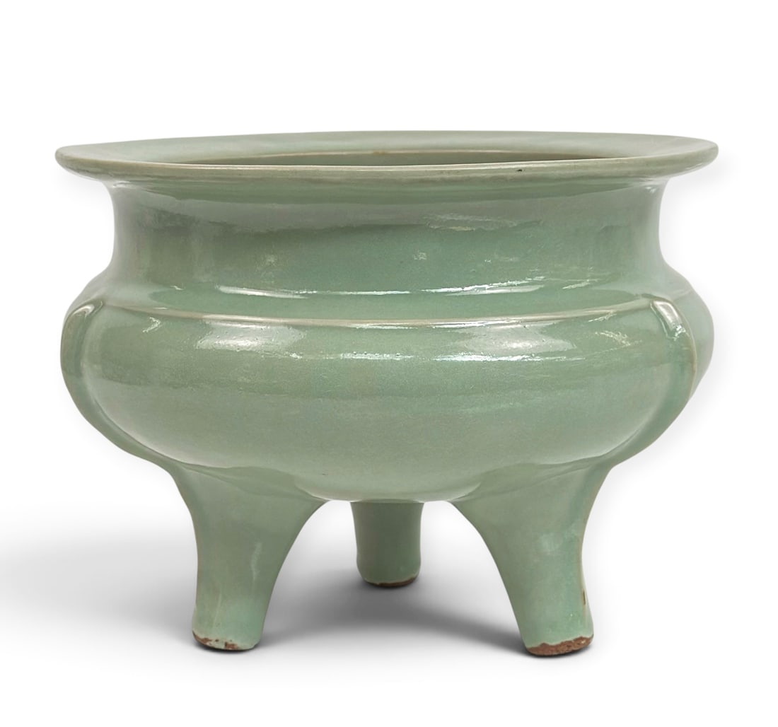 Chinese Green Celadon Glazed Incense Burner. (1 of 8)