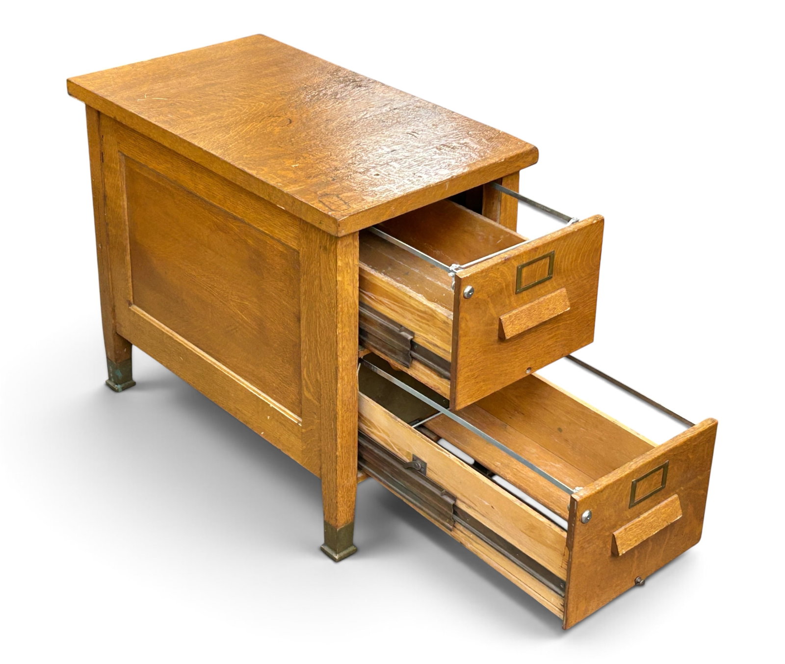 Oak 2 Drawer File Cabinet. - 2