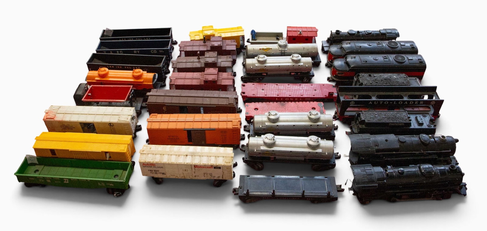 Lot of Vintage Lionel Model Trains. (1 of 9)
