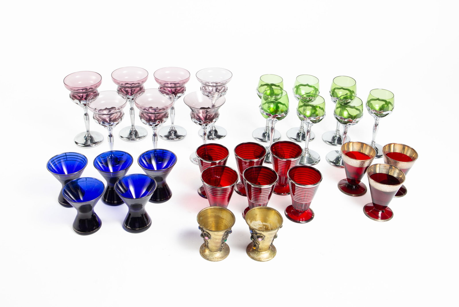 Lot of Assorted Colorful Glassware. (1 of 8)