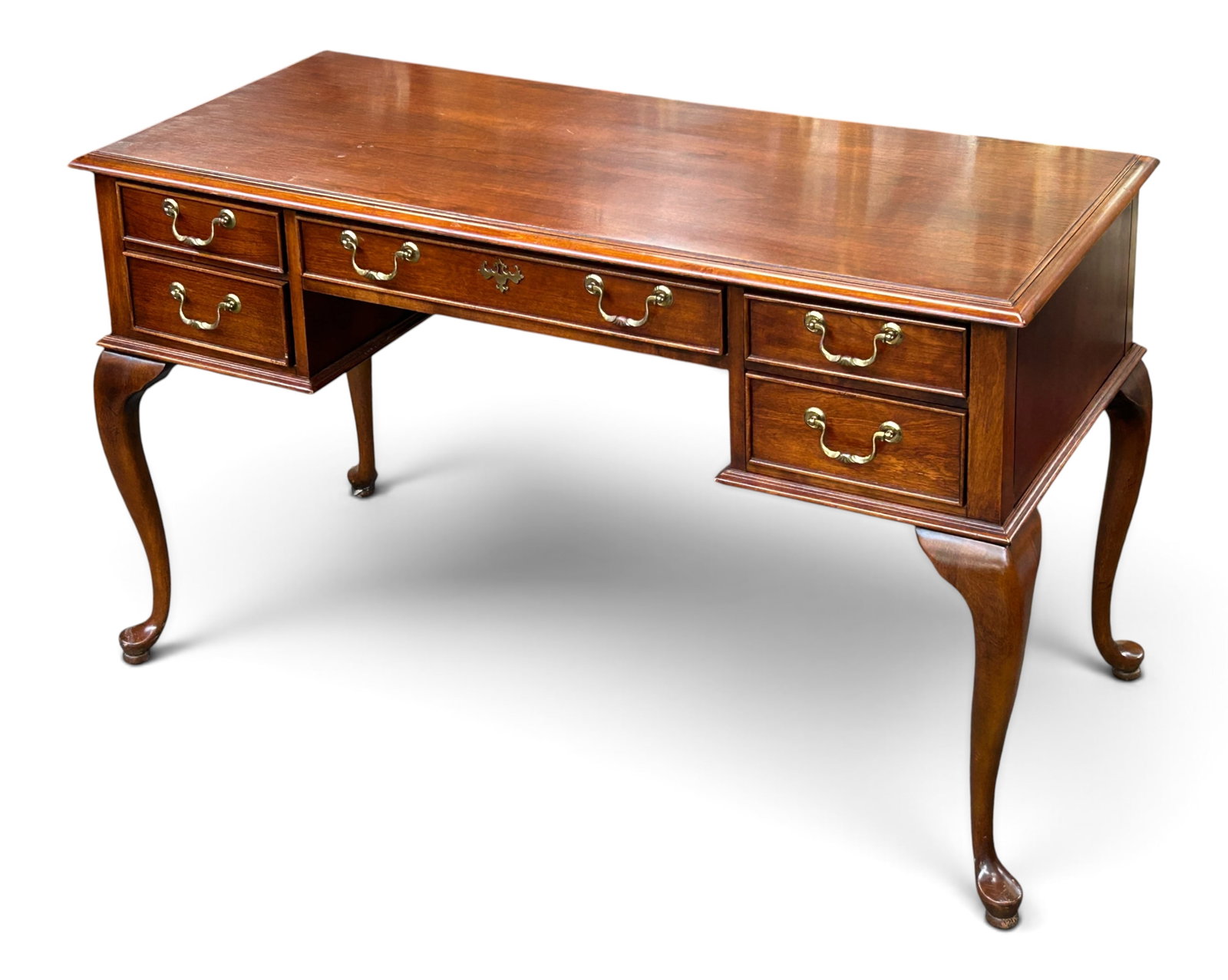 Queen Anne Traditional Style Desk. (1 of 11)