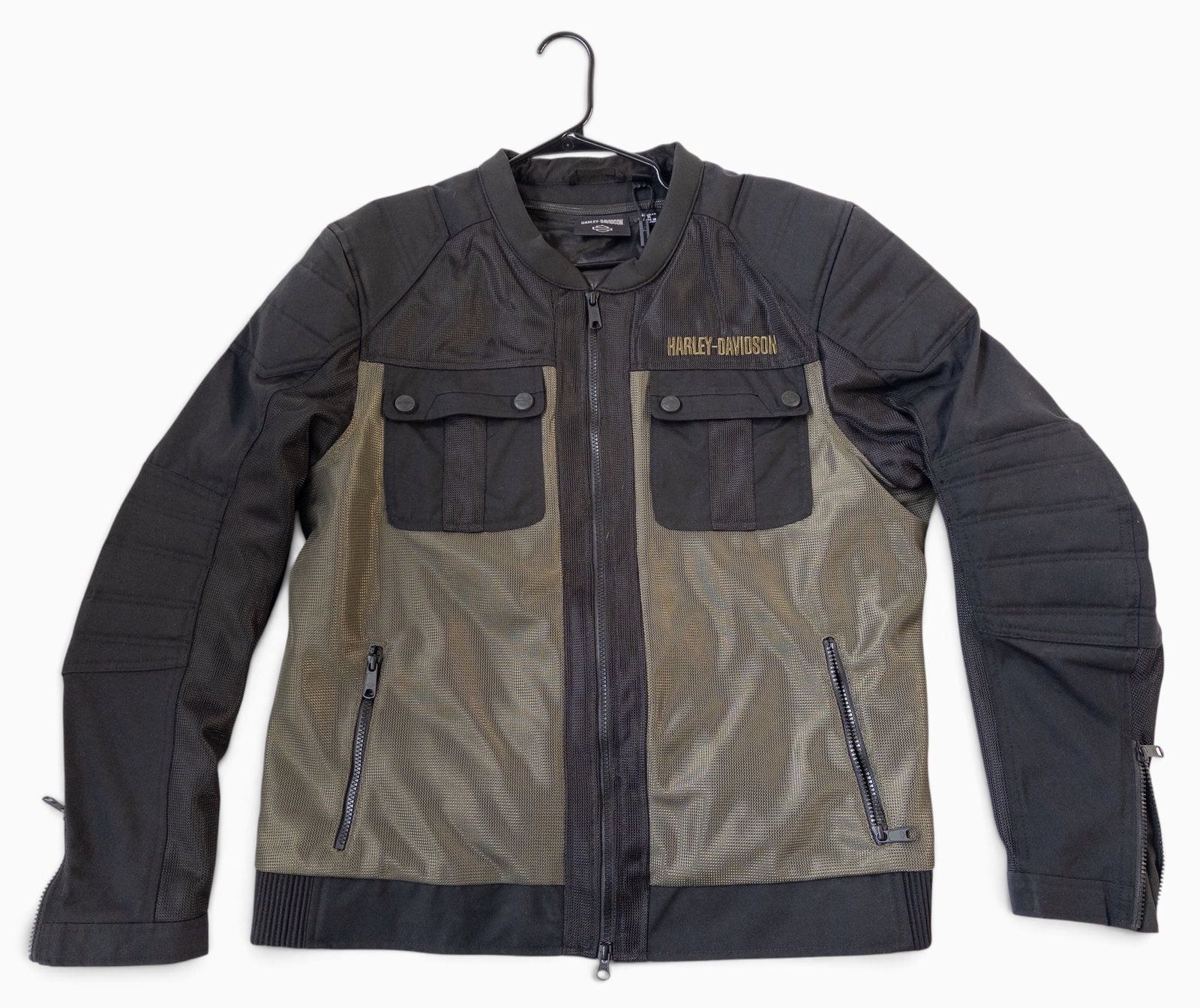 Harley Davidson Mens Zypher Mesh Riding Jacket, XL: The professional motorcycle riding jacket is black, with army green blocks. It is a size extra large. It measures 19" from shoulder to shoulder. It is in new condition with the tag on. The tag is ripp