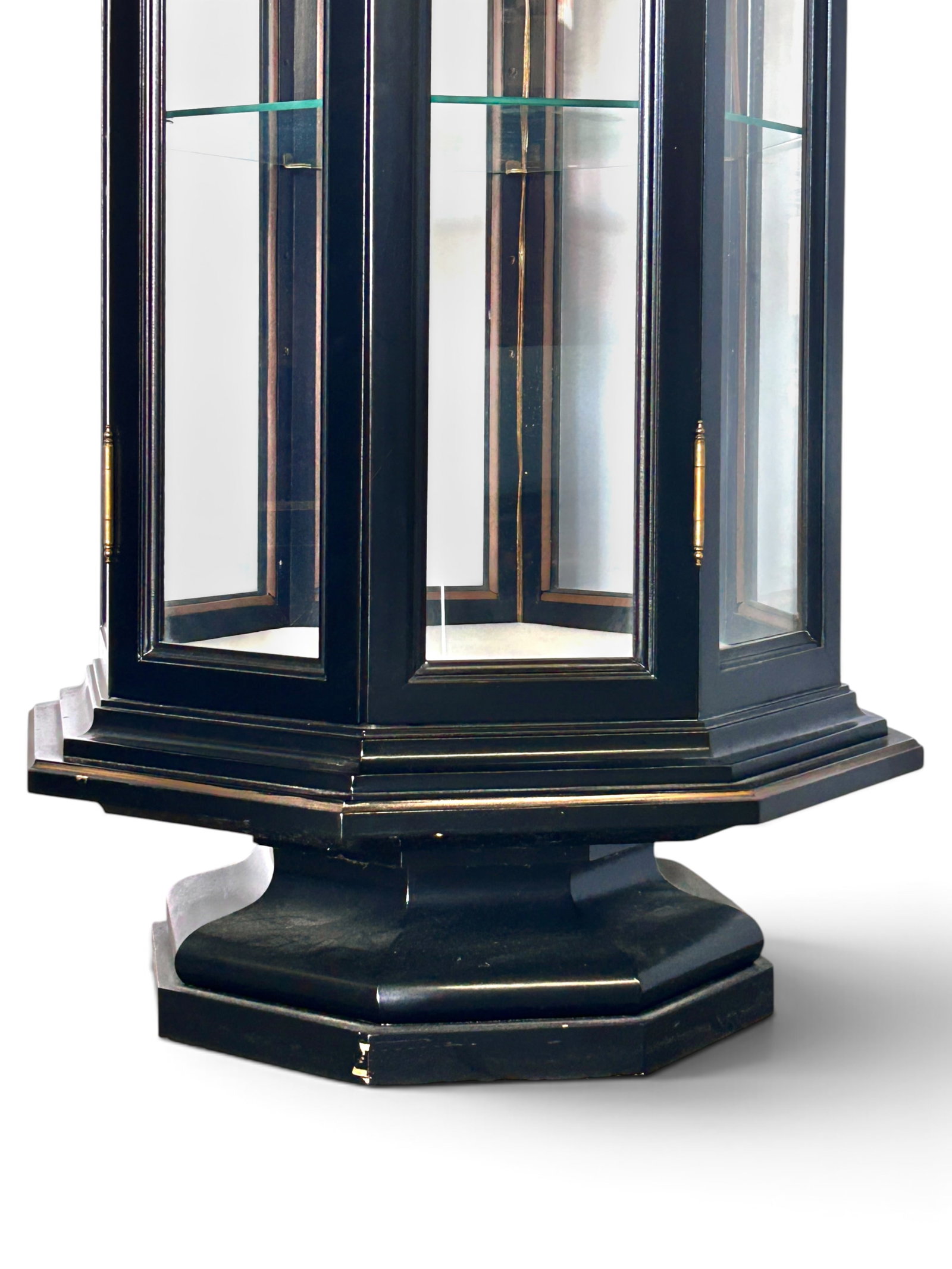 Illuminated Octagonal Curio Display Cabinet. - 4