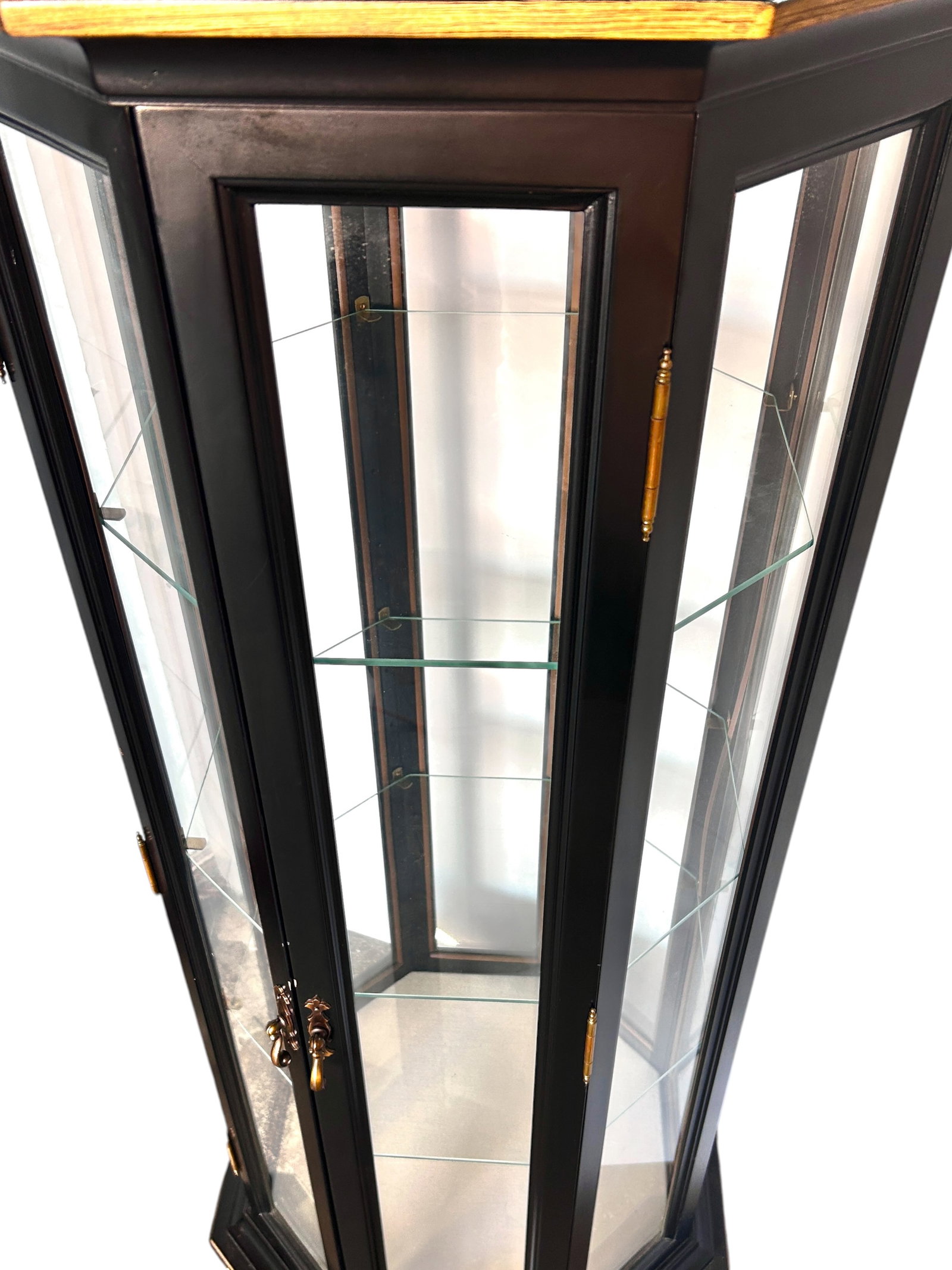 Illuminated Octagonal Curio Display Cabinet. - 6