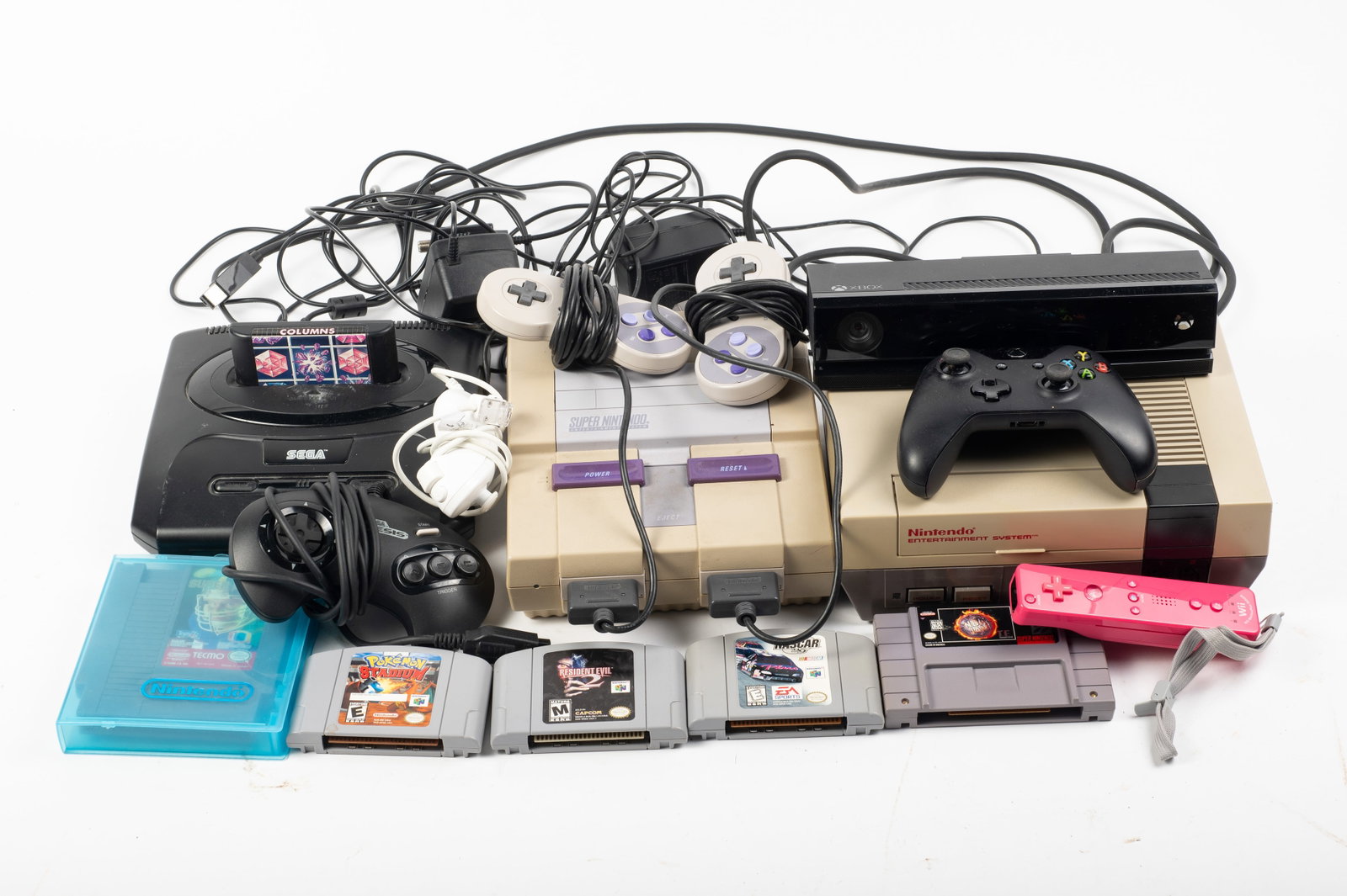 Lot of Retro Video Game Consoles & Cartridges. (1 of 8)
