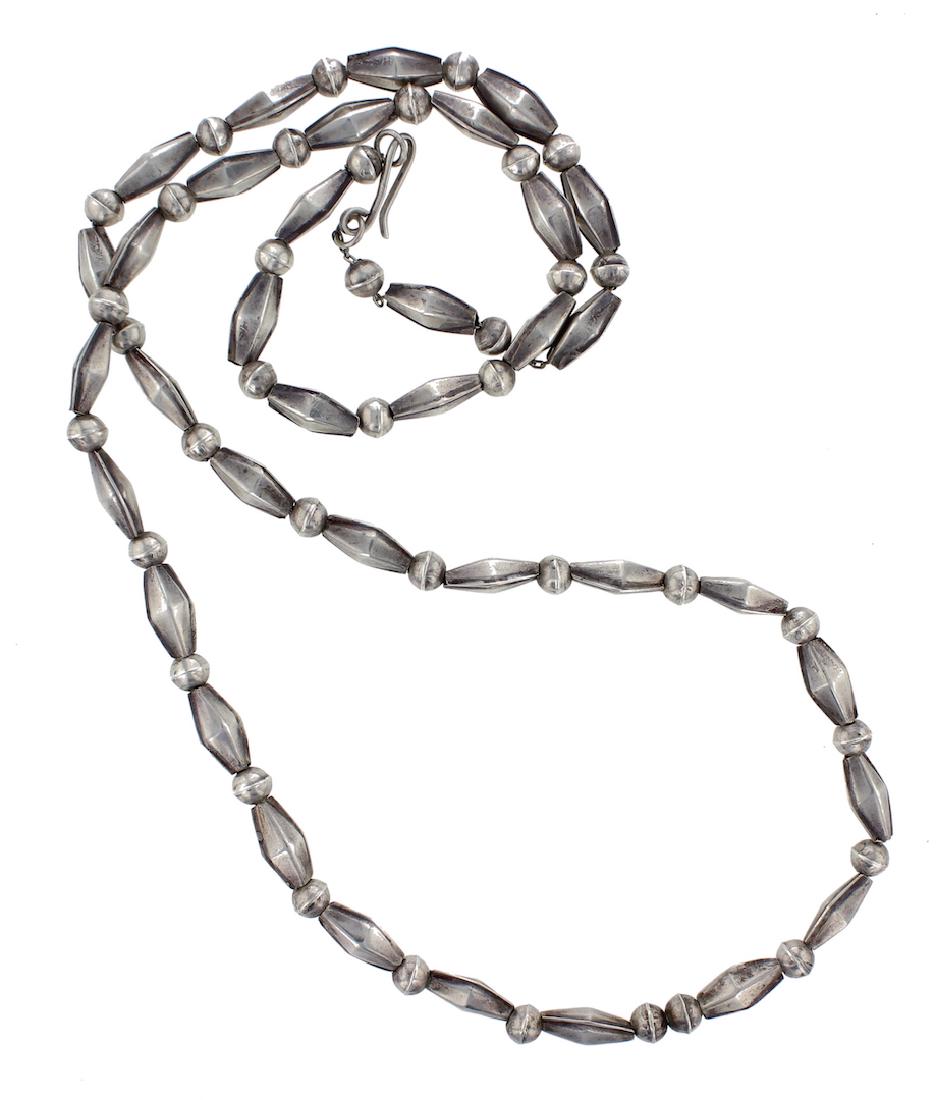 Sterling Silver Vintage Old Pawn Navajo Pearls Beads (1 of 1)