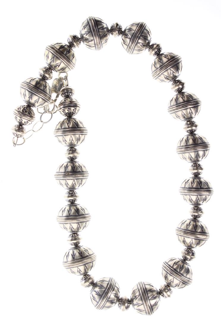 Sterling Silver Navajo Pearls Arrow Head Design Bench (1 of 2)