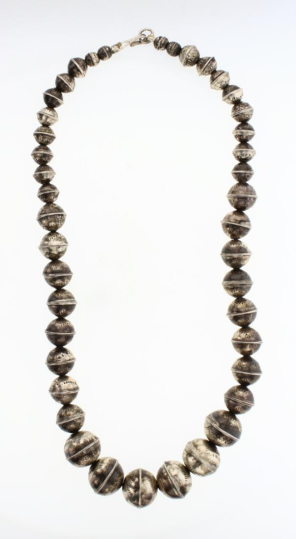 Old Pawn Navajo Pearls Bench Beads Necklace (1 of 2)