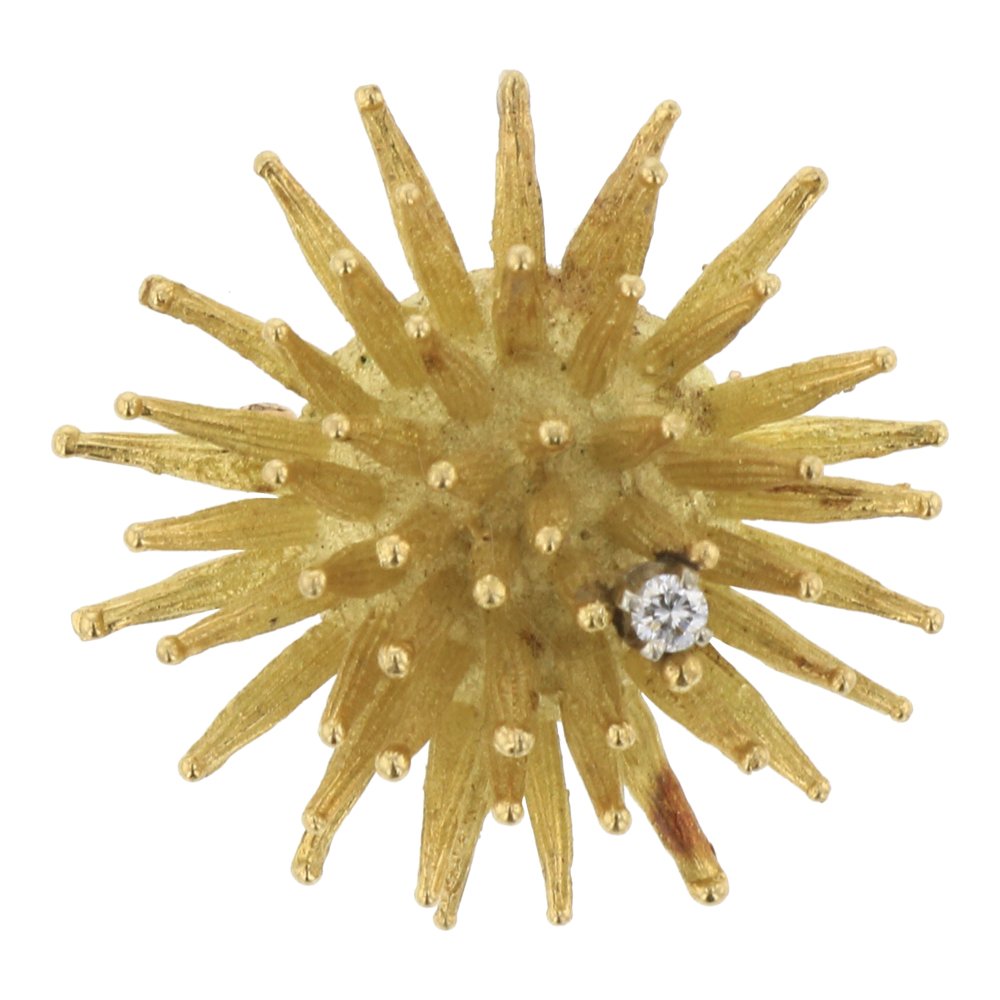 18K Vintage Gold Diamond Spike Pin: 18K Gold | Genuine Diamond | 18K Vintage Gold Diamond Spike Pin | Vintage Estate Gold Jewelry Origination Unknown | Weight: 13.2 Grams, | Dimensions: Pin: 1.25" diameter |