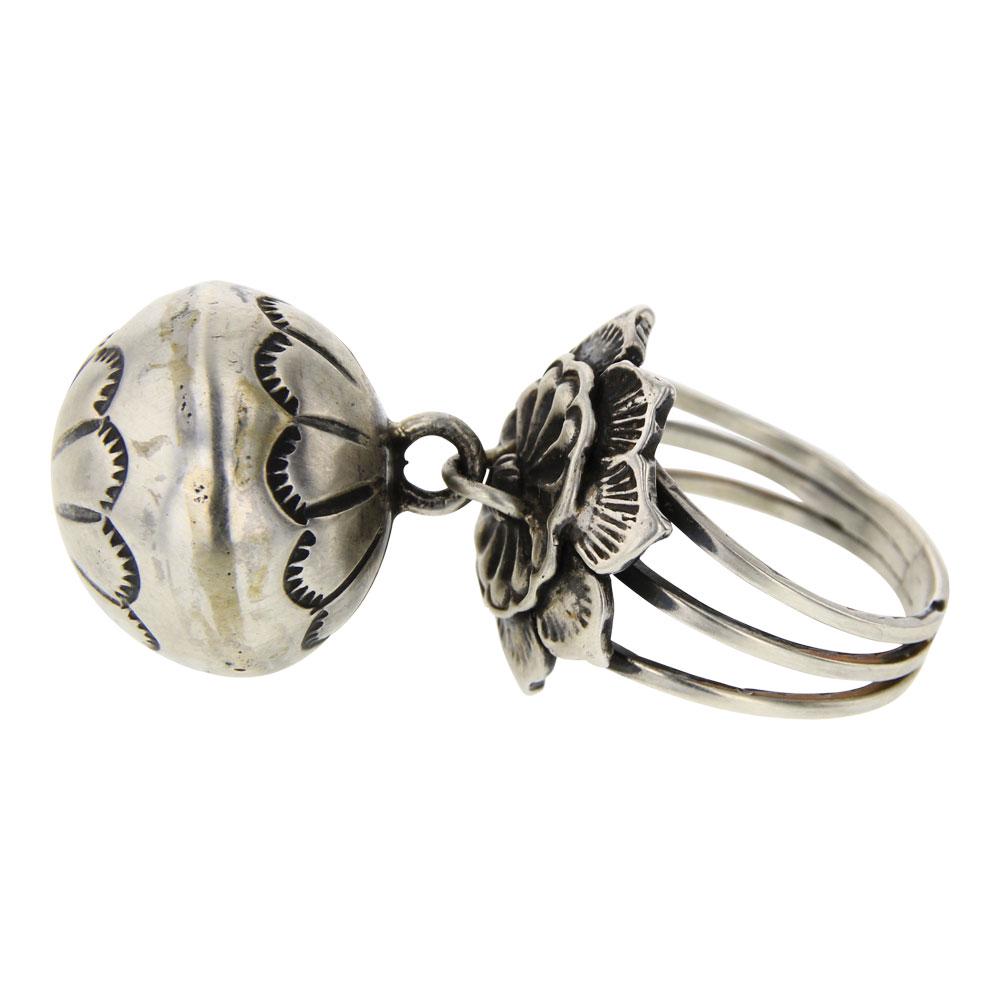 Navajo Stamp Plains Silver Bead Charm Ring (1 of 3)