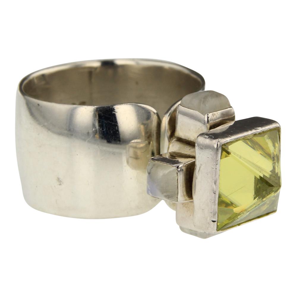 Lilly Barrack Peridot Ring (1 of 4)