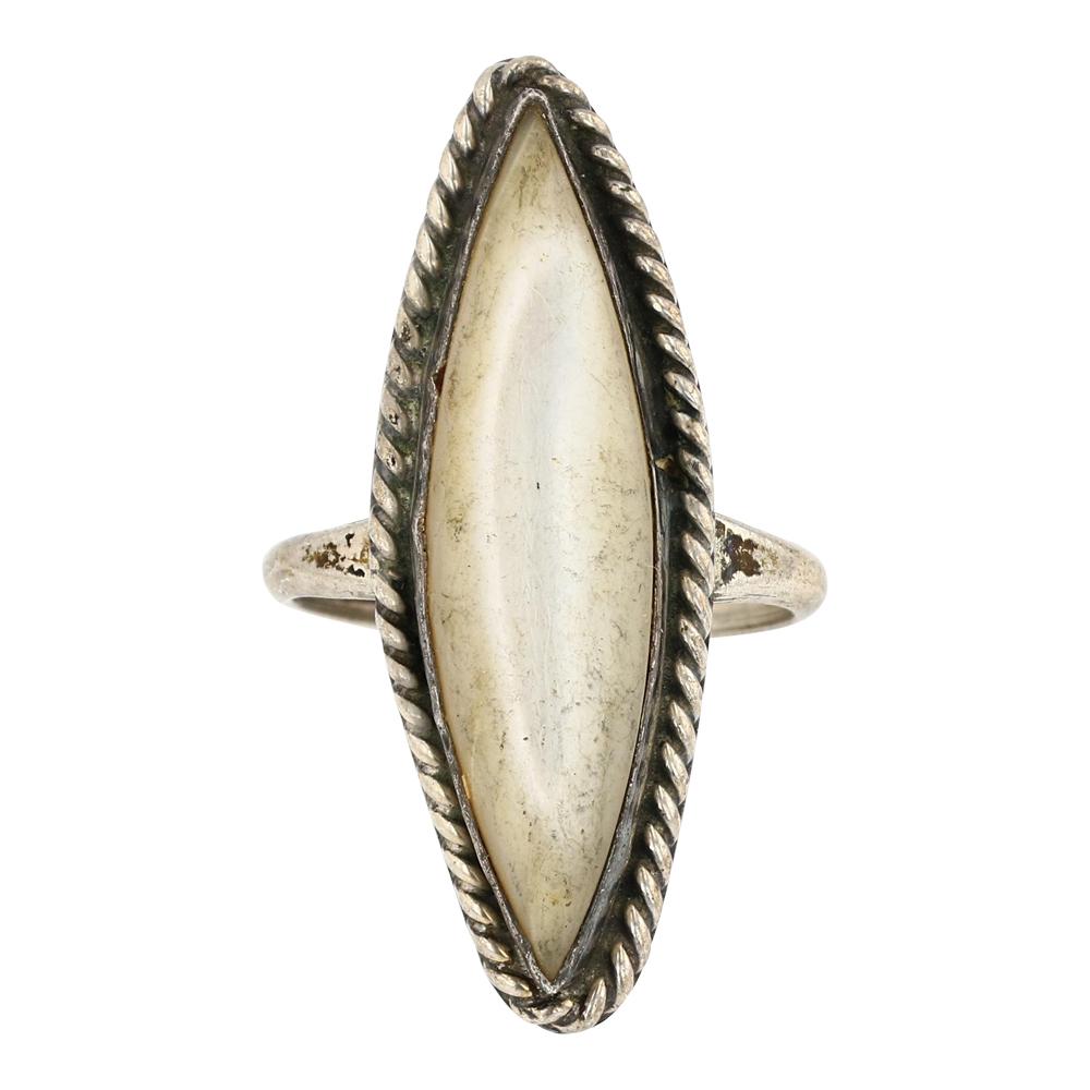 Vintage Mussel Shell Ring (1 of 3)