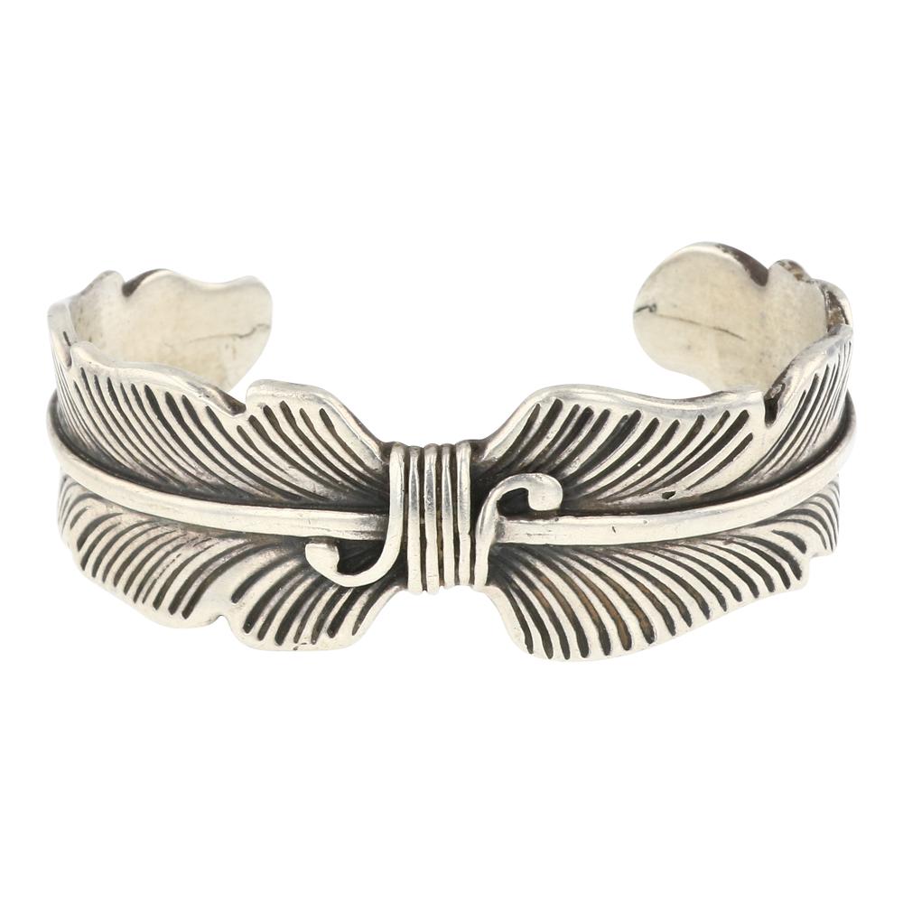 Robert Kelly Plain Silver Feather Cuff Bracelet: Sterling Silver | | Robert Kelly Plain Silver Feather Cuff Bracelet | Navajo Native American Southwest Indian Jewelry | Approximate Weight: 59 Grams | Dimensions: Bracelet: 5.5" inner, 1" gap, 6.5" to