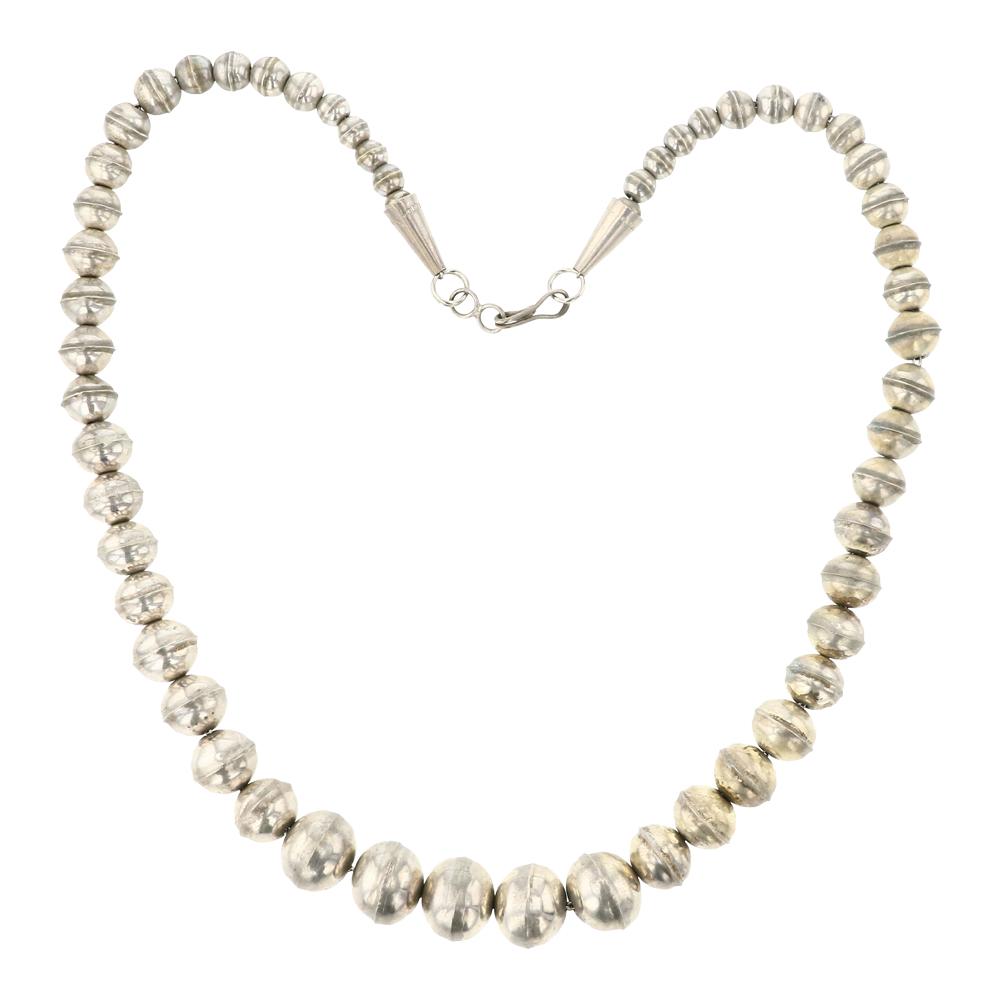 Vintage Navajo Plain Silver Graduated Bench Beads Necklace (1 of 2)