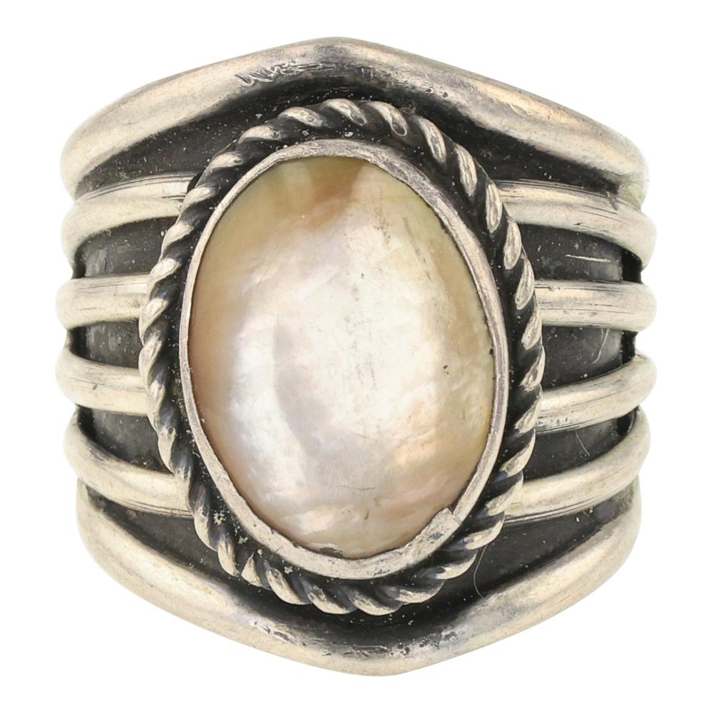 Vintage Navajo Mussel Shell Ring (1 of 4)