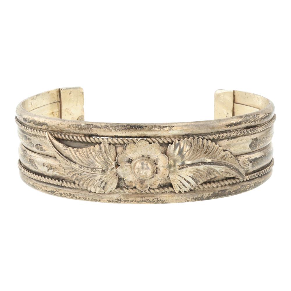 Vintage Navajo Plain Silver Leaf work Bracelet (1 of 4)