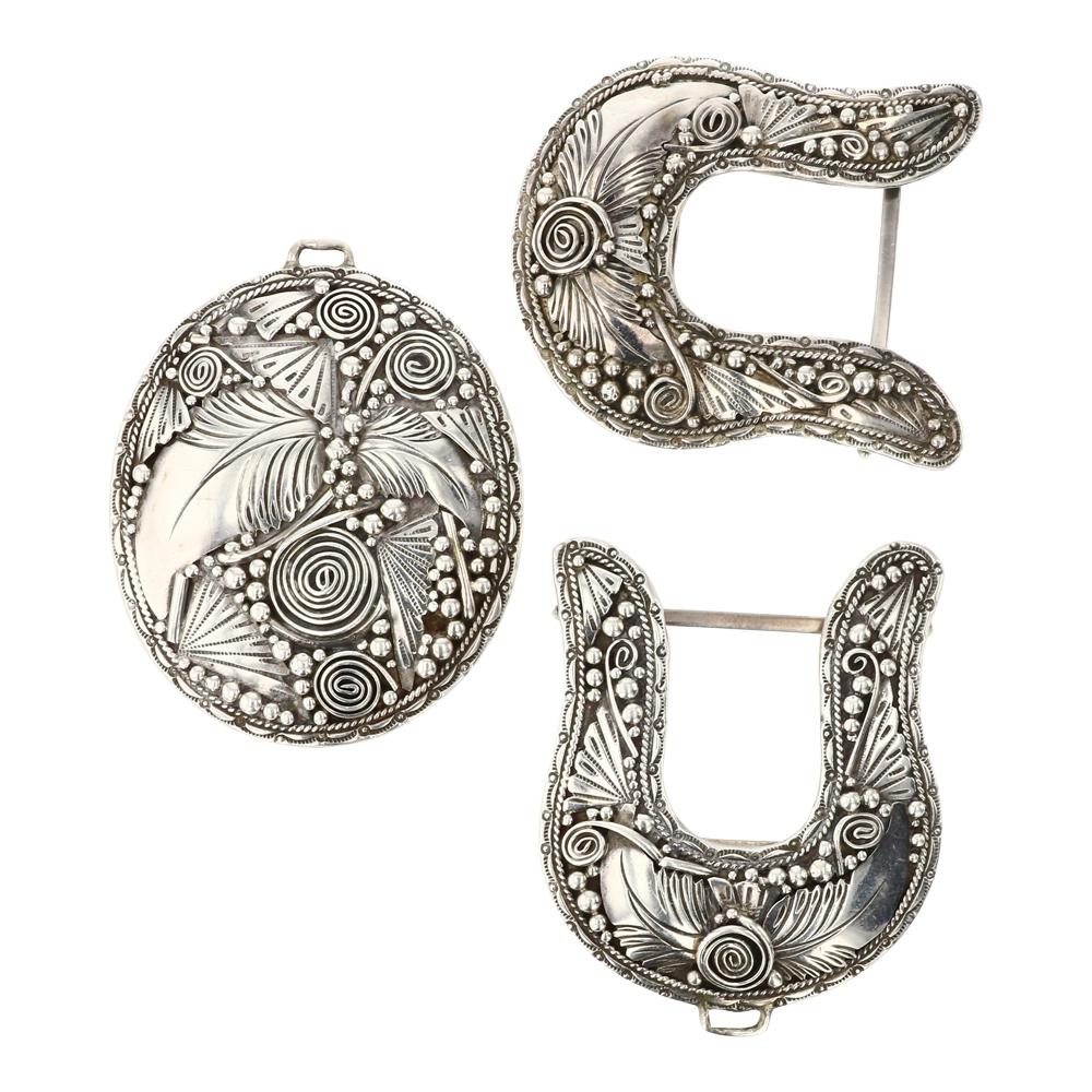 Vintage Navajo Plain Silver Traditional Leaf work Ranger Buckle Set (1 of 2)