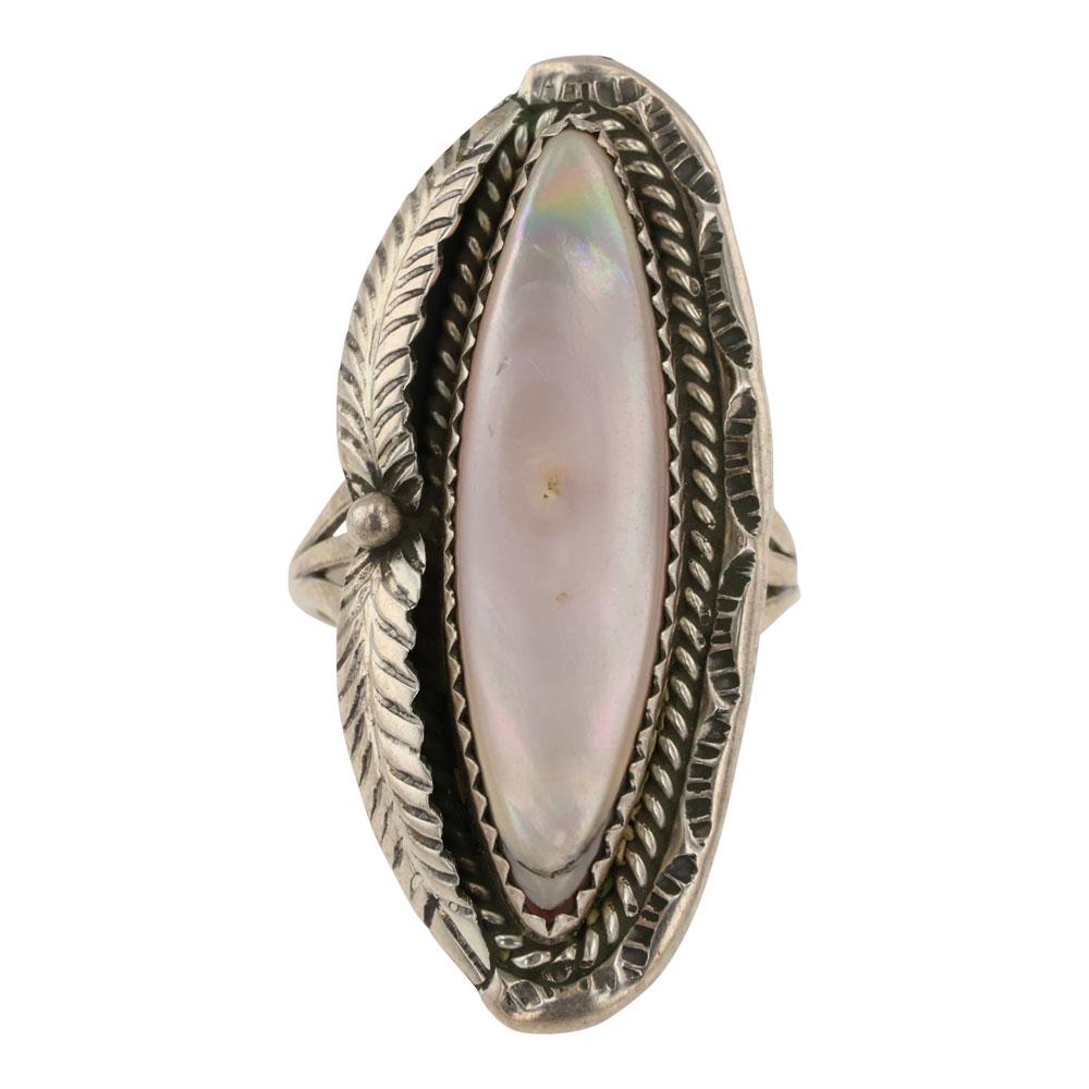 Vintage Navajo Pink Mussel Shell Ring (1 of 3)