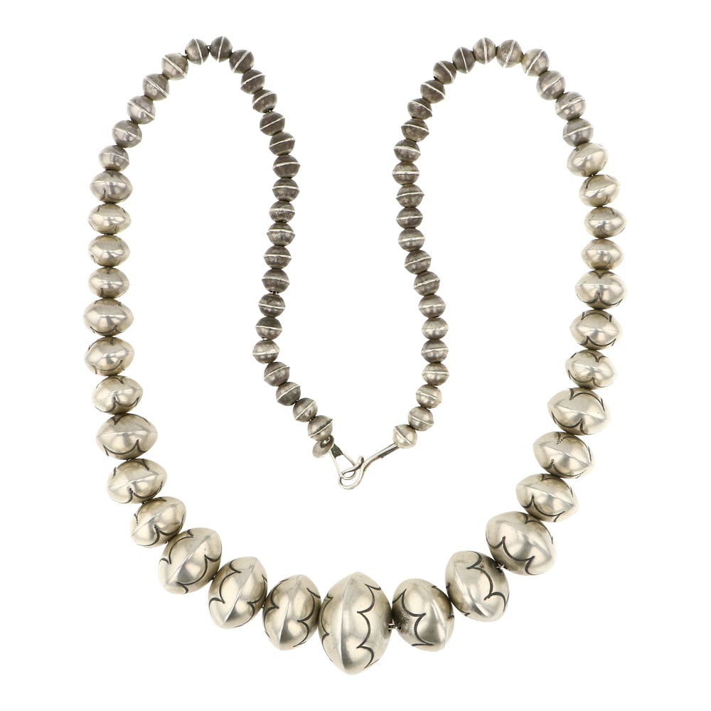 Navajo Stamp  Bench Beads Necklace (1 of 3)