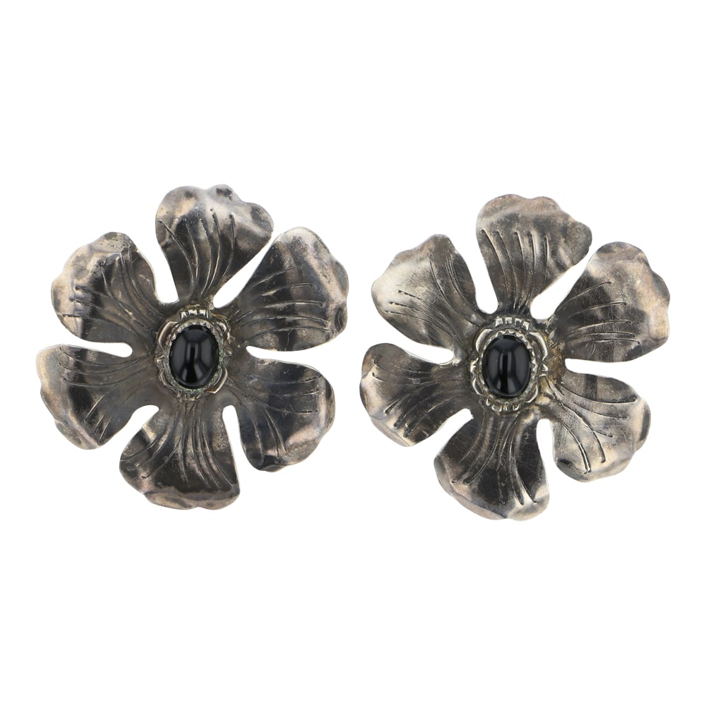 Vintage Navajo Black Onyx Flower Earrings (1 of 2)