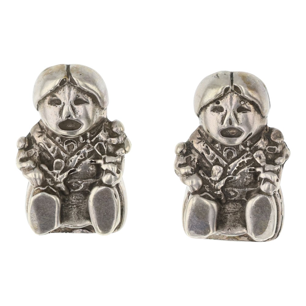 Carol Felly Southwest Shop Plain Silver Story Teller Earrings: Sterling Silver | | Carol Felly Southwest Shop Plain Silver Story Teller Earrings | Southwest Anglo American Artist | Good (no breaks or damages) | Approximate Weight: 7 Grams | Earrings: .5" x .75" E