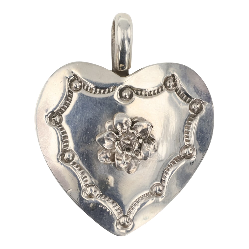 John Nelson Navajo Plain Silver Heart Pendant: Sterling Silver | | John Nelson Navajo Plain Silver Heart Pendant | Navajo Native American Southwest Indian Jewelry | Good (no breaks or damages) | Approximate Weight: 9 Grams | Pendant: 1" x 1.75" Si