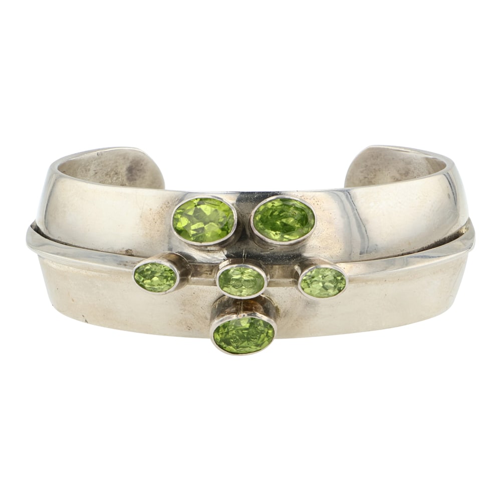 Paul Livingston Navajo Peridot Contemporary Cuff Bracelet (1 of 4)