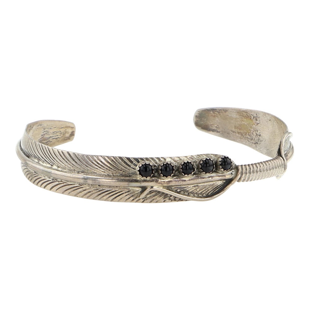Navajo Black Onyx Feather Cuff Bracelet: Sterling Silver | | Navajo Black Onyx Feather Cuff Bracelet | Navajo Native American Southwest Indian Jewelry | Good (no breaks or damages) | Approximate Weight: 7 Grams | Bracelet: 5.25" inner, 1" ga