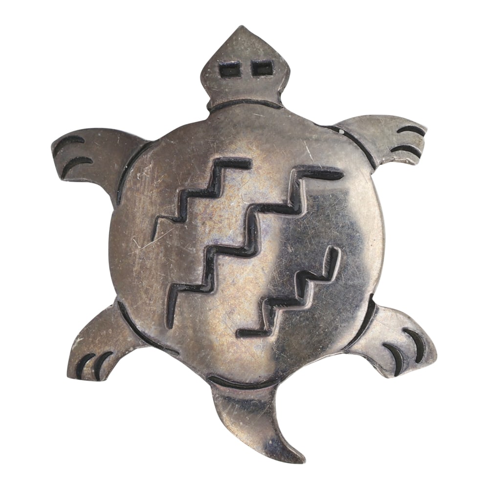 Vintage Navajo Plain Silver Turtle Pin (1 of 2)