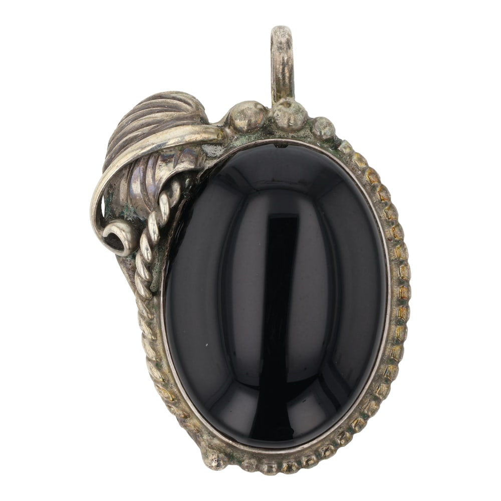 Vintage Navajo Black Onyx Pendant: Sterling Silver | Black Onyx | Vintage Navajo Black Onyx Pendant | Navajo Native American Southwest Indian Jewelry | Good (no breaks or damages) | Approximate Weight: 10 Grams | Pendant: 1" x 1.5" | S