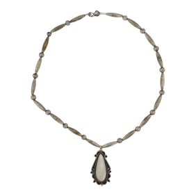 Vintage Navajo Mother of Pearl Bench & Fluted Beads Necklace