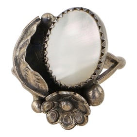 Navajo Vintage Mother of Pearl Ring