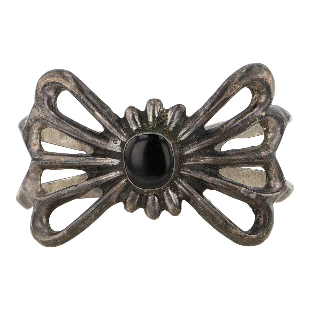 Vintage Navajo Black Onyx Sandcast Cuff Bracelet (1 of 3)