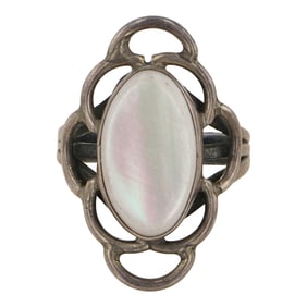 Vintage Navajo Pink Mussel Shell Ring