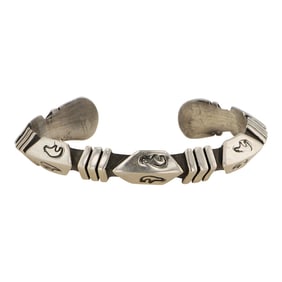 Jasper Nelson Talented Navajo Artist Heavy Triangle Wire Sawed & Stamped Bears Cuff Bracelet