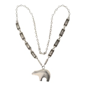 Navajo Plain Silver Bear Necklace e