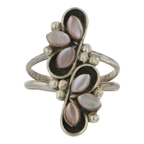 Vintage Navajo Pink Mussel Shell Ring
