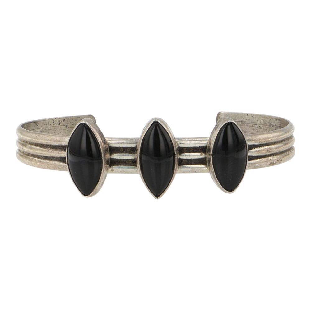Vintage Navajo Black Onyx Cuff Bracelet: Sterling Silver | Genuine Black Onyx | Vintage Navajo Black Onyx Cuff Bracelet | Navajo Native American Southwest Indian Jewelry | Good (no breaks or damages) | Approximate Weight: 16 Grams | Bracelet