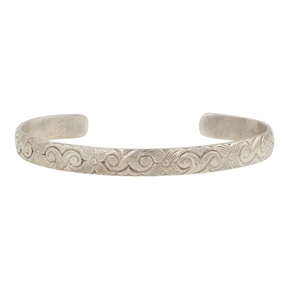 Navajo Pattern Wire Cuff Bracelet: Sterling Silver | | Navajo Pattern Wire Cuff Bracelet | Navajo Native American Southwest Indian Jewelry | Good (no breaks or damages) | Approximate Weight: 11 Grams | Bracelet: 5.25" inner, 1" gap, 6.