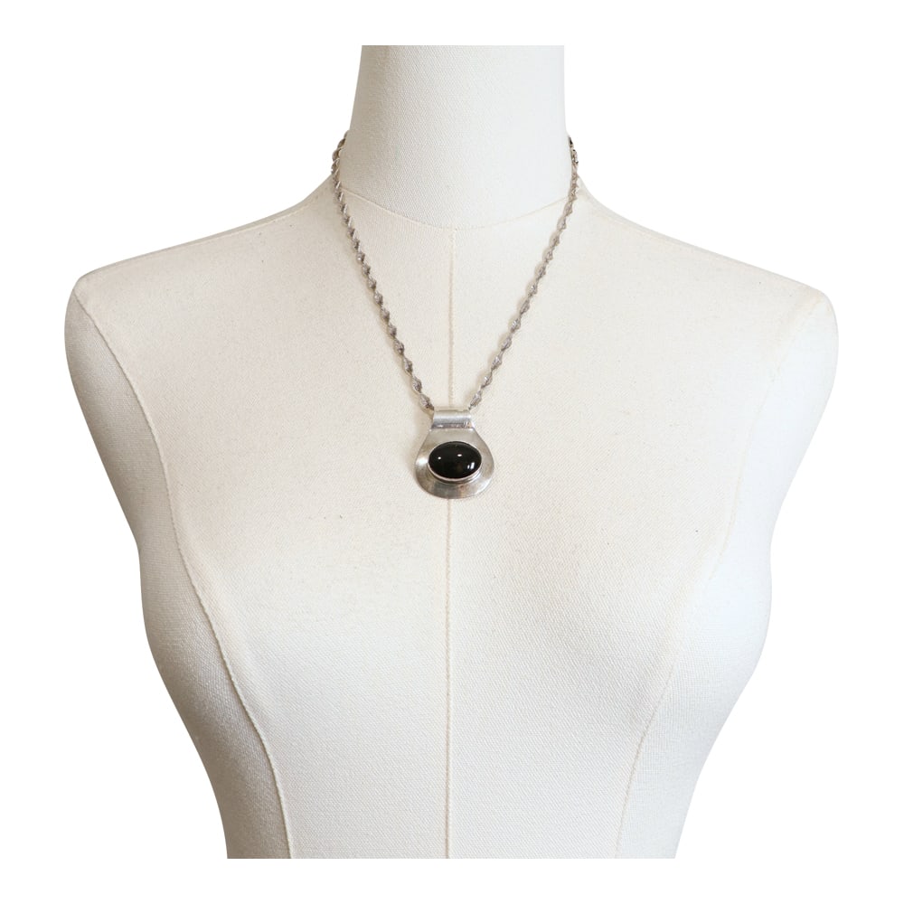 VanHorne Collection Navajo Black Onyx Necklace: Sterling Silver | Black Onyx | VanHorne Collection Navajo Black Onyx Necklace | Navajo Native American Southwest Indian Jewelry | Good (no breaks or damages) | Approximate Weight: 19 Grams | Necklace: