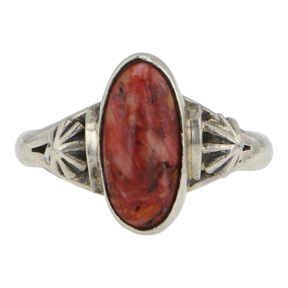 RB Navajo Spiny Oyster Ring: Sterling Silver | Genuine Spiny Oyster | RB Navajo Spiny Oyster Ring | Navajo Native American Southwest Indian Jewelry | Good (no breaks or damages) | Approximate Weight: 4 Grams | Ring: 8.5 size, .5