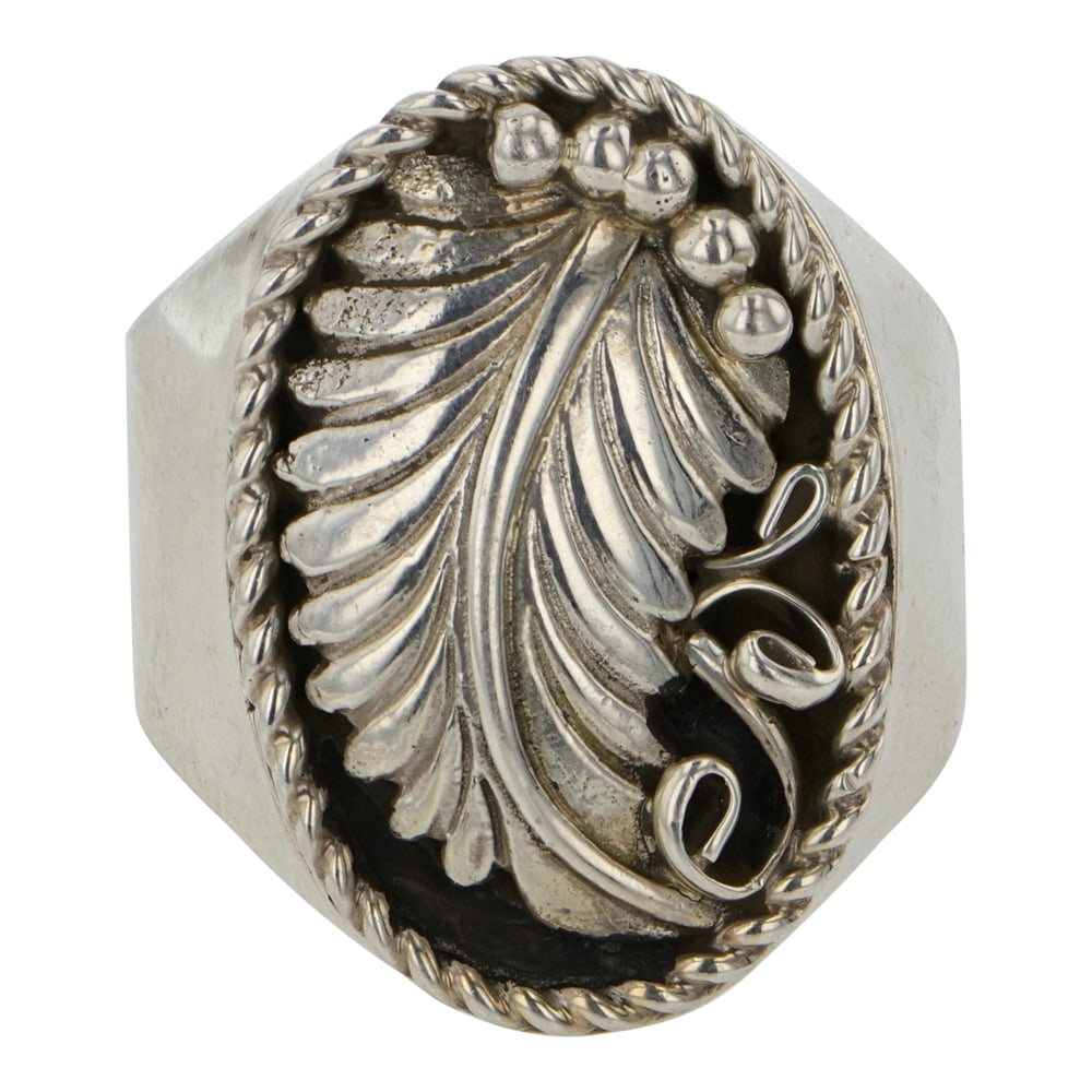 Navajo Plain Silver Feather Ring: Sterling Silver | | Navajo Plain Silver Feather Ring | Navajo Native American Southwest Indian Jewelry | Good (no breaks or damages) | Approximate Weight: 19 Grams | Ring: 11 size, 1" x .75" face |