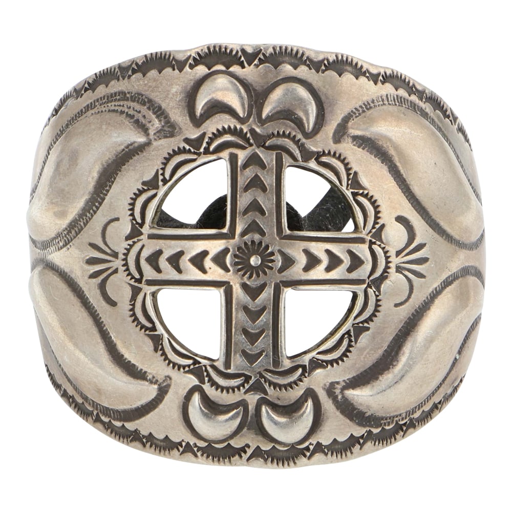 Vintage Navajo Bump out Work Ponytail Hair Tie: Sterling Silver | | Vintage Navajo Bump out Work Ponytail Hair Tie | Navajo Native American Southwest Indian Jewelry | Good (no breaks or damages) | Approximate Weight: 26 Grams | Hair Tie: 1.75" x 1.