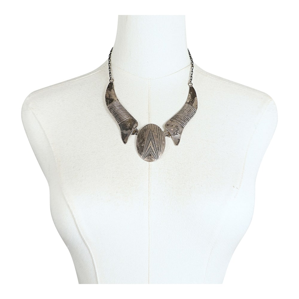 Vintage Navajo Plain Silver Necklace: Sterling Silver | | Vintage Navajo Plain Silver Necklace | Navajo Native American Southwest Indian Jewelry | Good (no breaks or damages) | Approximate Weight: 55 Grams | Necklace: 20" length, 2" x 1.2